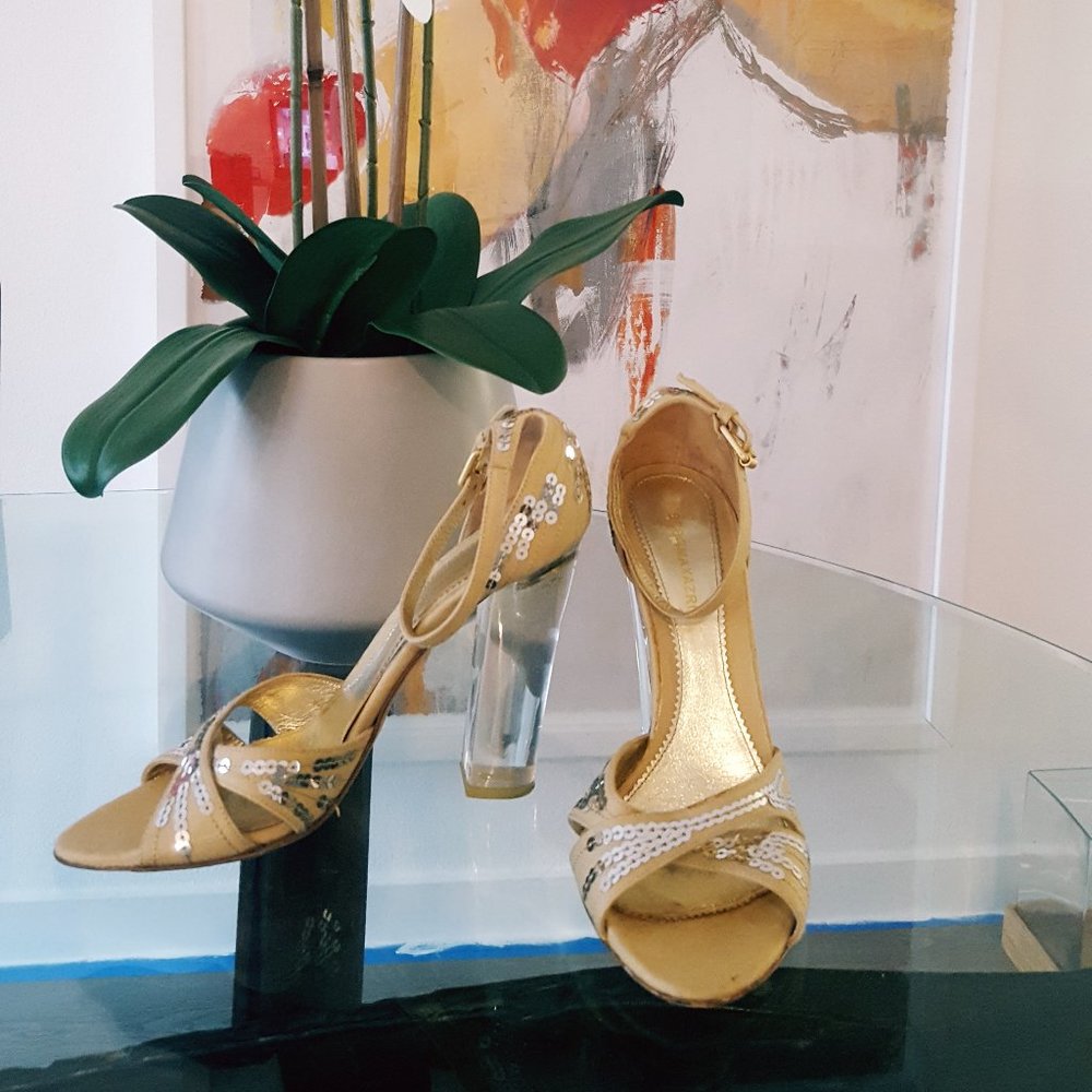 BCBG MAXAZRIA Made in Italy sandals